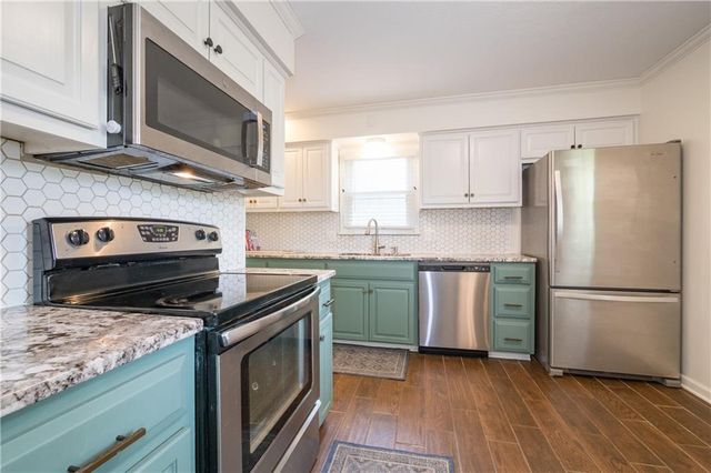 6807 NW Birch Lane, Kansas City, MO 64151