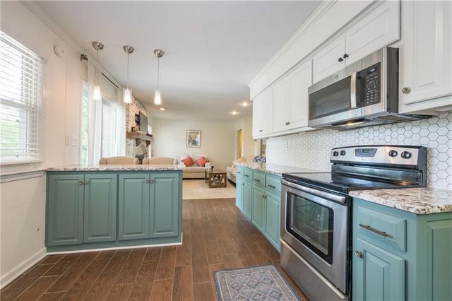 6807 NW Birch Lane, Kansas City, MO 64151