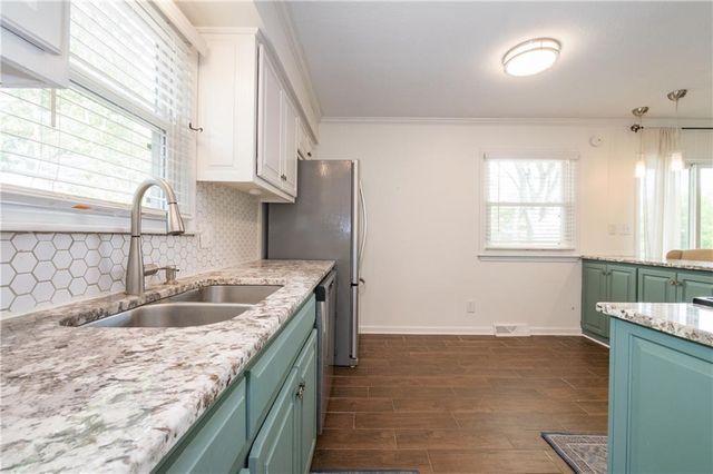 6807 NW Birch Lane, Kansas City, MO 64151