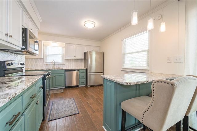 6807 NW Birch Lane, Kansas City, MO 64151