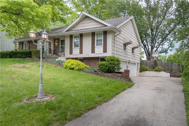 6807 NW Birch Lane, Kansas City, MO 64151