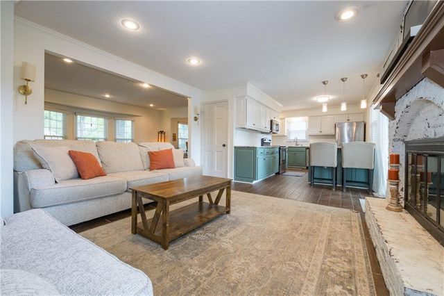 6807 NW Birch Lane, Kansas City, MO 64151