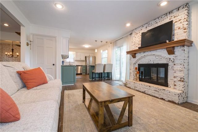 6807 NW Birch Lane, Kansas City, MO 64151