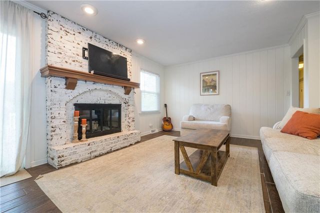 6807 NW Birch Lane, Kansas City, MO 64151