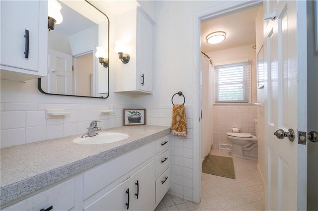 6807 NW Birch Lane, Kansas City, MO 64151