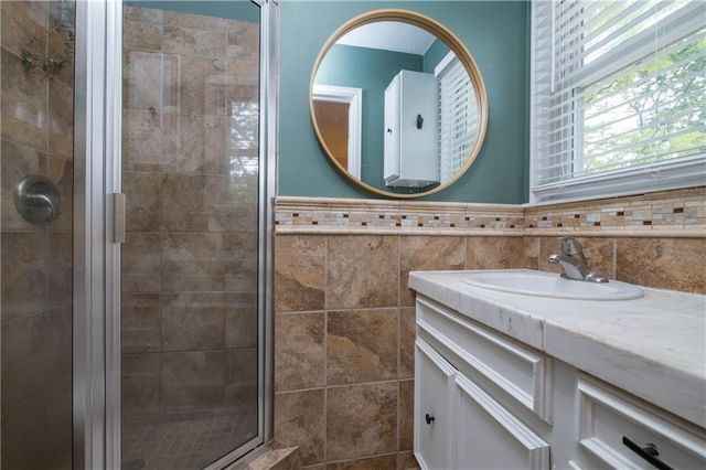 6807 NW Birch Lane, Kansas City, MO 64151