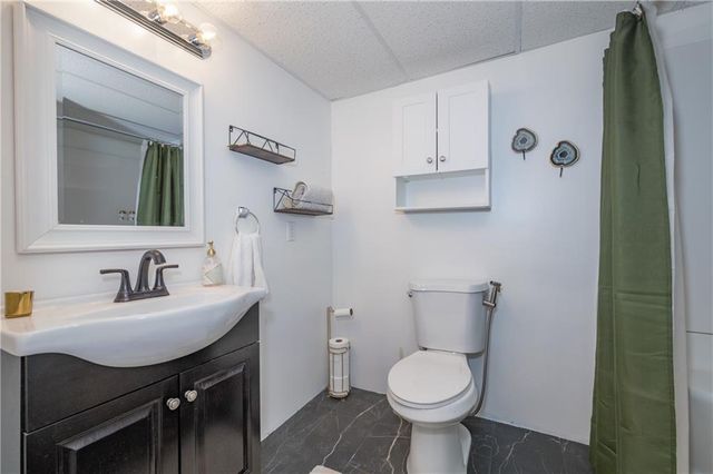 6807 NW Birch Lane, Kansas City, MO 64151
