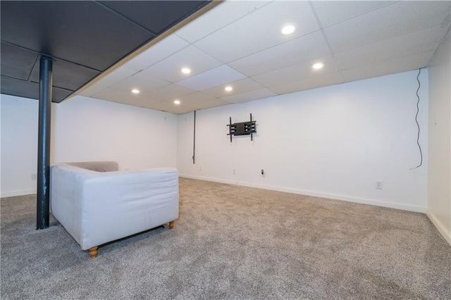 6807 NW Birch Lane, Kansas City, MO 64151