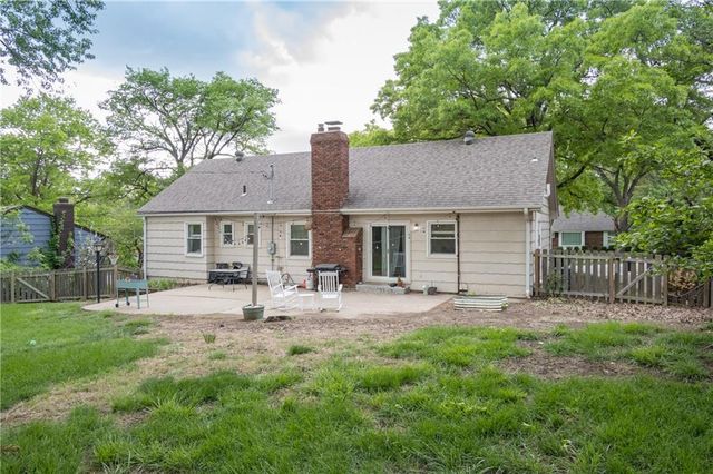 6807 NW Birch Lane, Kansas City, MO 64151
