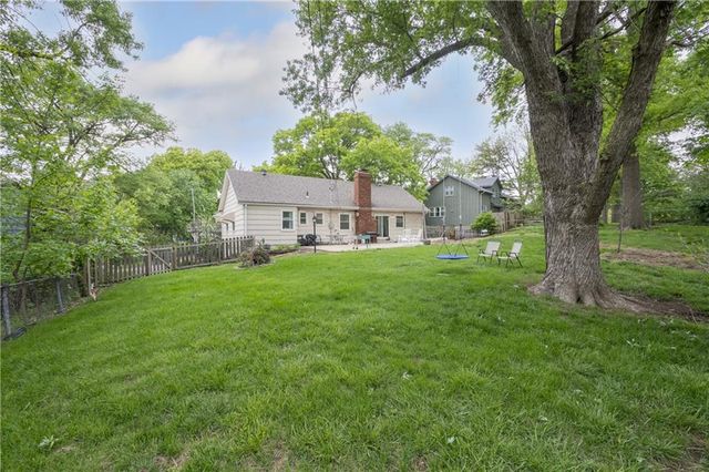 6807 NW Birch Lane, Kansas City, MO 64151