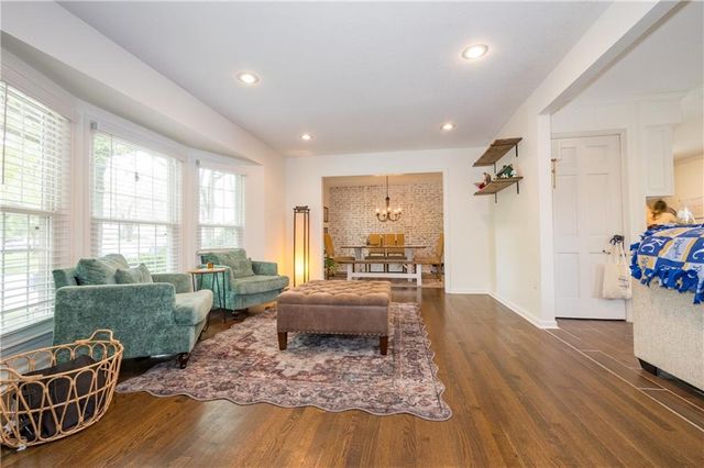 6807 NW Birch Lane, Kansas City, MO 64151