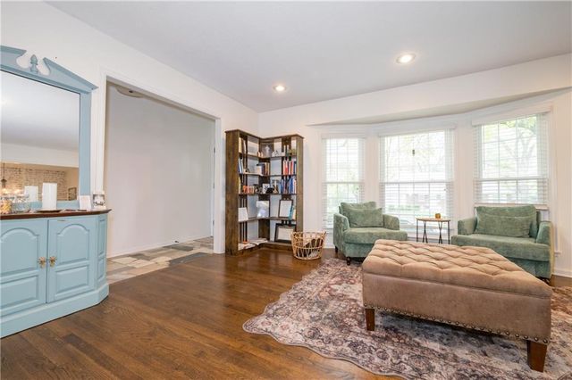 6807 NW Birch Lane, Kansas City, MO 64151