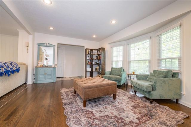 6807 NW Birch Lane, Kansas City, MO 64151