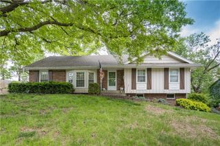 6807 NW Birch Lane, Kansas City, MO 64151