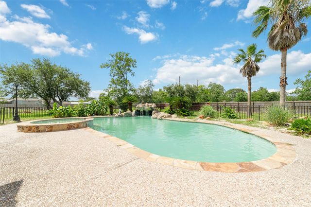 1513 County Road 149, Alvin, TX 77511