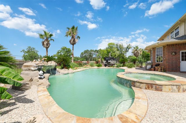 1513 County Road 149, Alvin, TX 77511