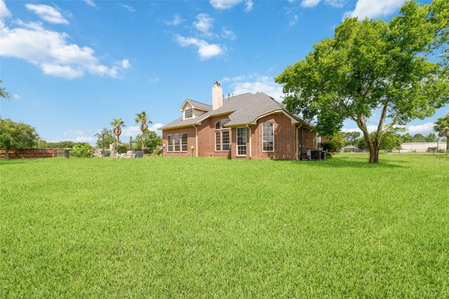 1513 County Road 149, Alvin, TX 77511