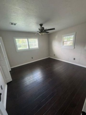 5802 NW Dearborn Ave, Lawton, OK 73505