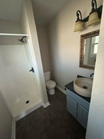 5802 NW Dearborn Ave, Lawton, OK 73505