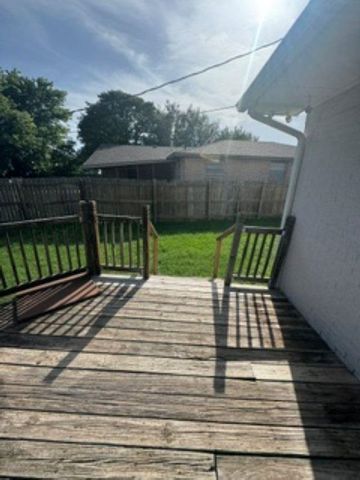 5802 NW Dearborn Ave, Lawton, OK 73505