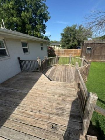 5802 NW Dearborn Ave, Lawton, OK 73505