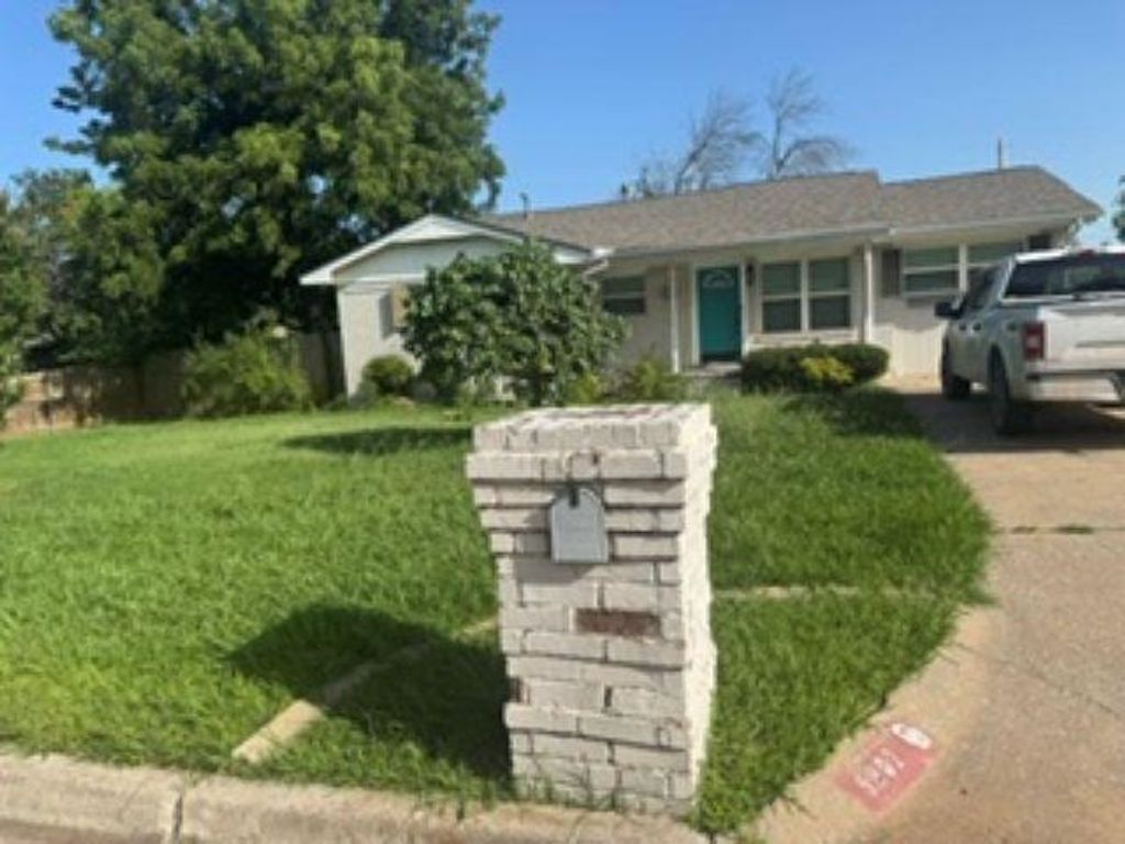 5802 NW Dearborn Ave, Lawton, OK 73505