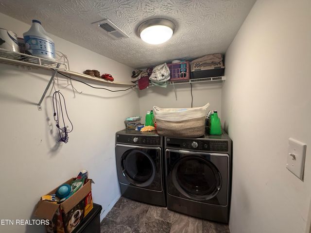 1517 W Copeland Drive, Powell, TN 37849