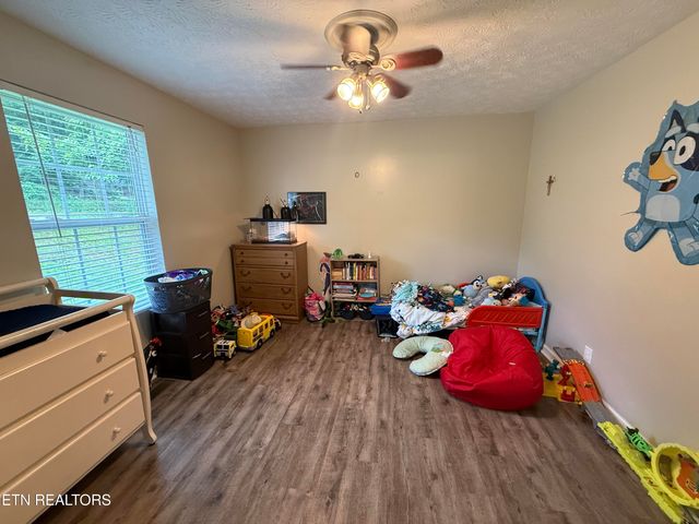 1517 W Copeland Drive, Powell, TN 37849