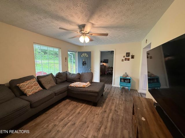 1517 W Copeland Drive, Powell, TN 37849