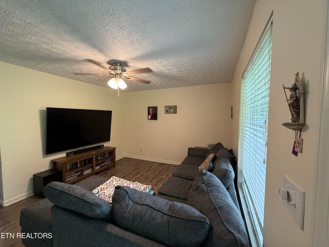 1517 W Copeland Drive, Powell, TN 37849