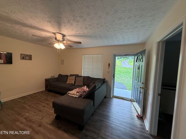 1517 W Copeland Drive, Powell, TN 37849