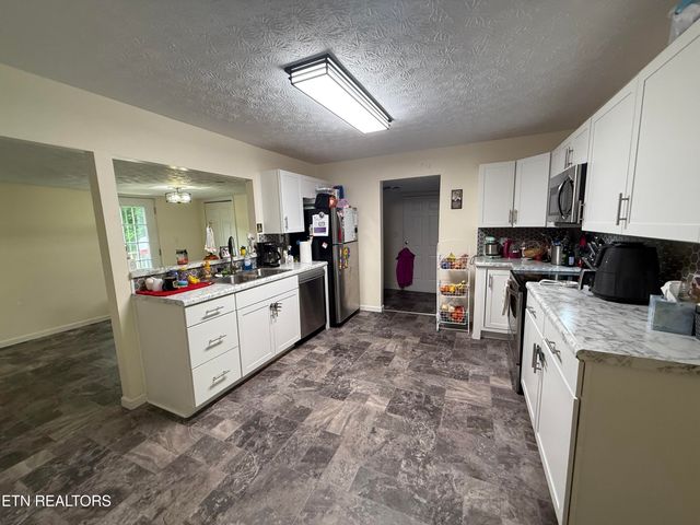 1517 W Copeland Drive, Powell, TN 37849