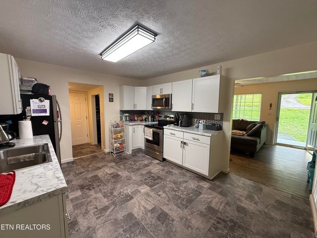 1517 W Copeland Drive, Powell, TN 37849