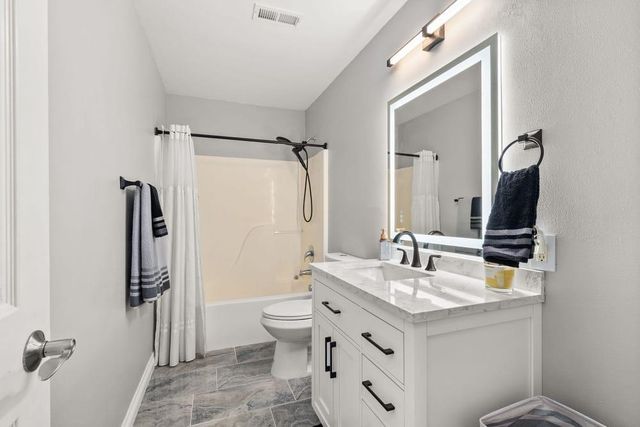 12808 N North Park St, Newman Lake, WA 99025