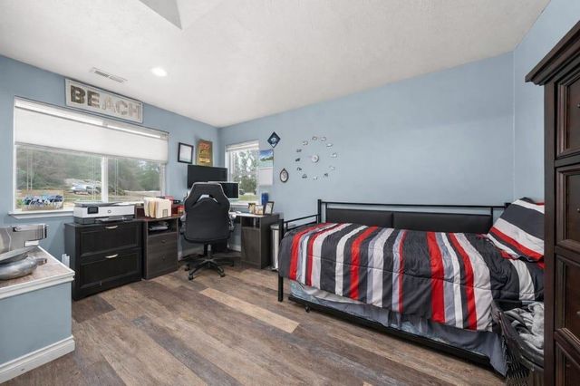 12808 N North Park St, Newman Lake, WA 99025