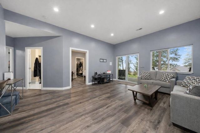 12808 N North Park St, Newman Lake, WA 99025