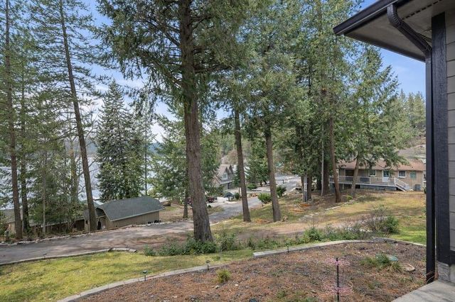 12808 N North Park St, Newman Lake, WA 99025