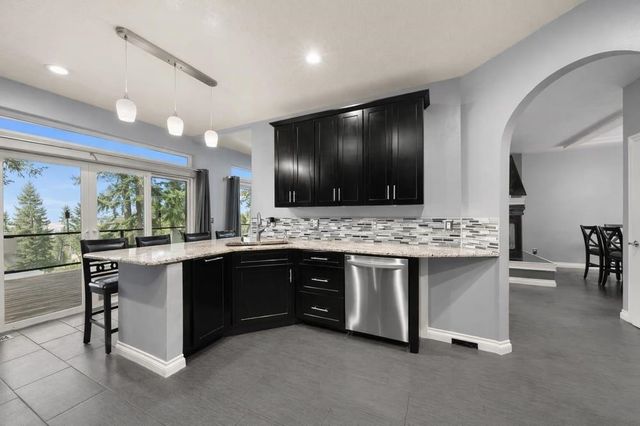 12808 N North Park St, Newman Lake, WA 99025