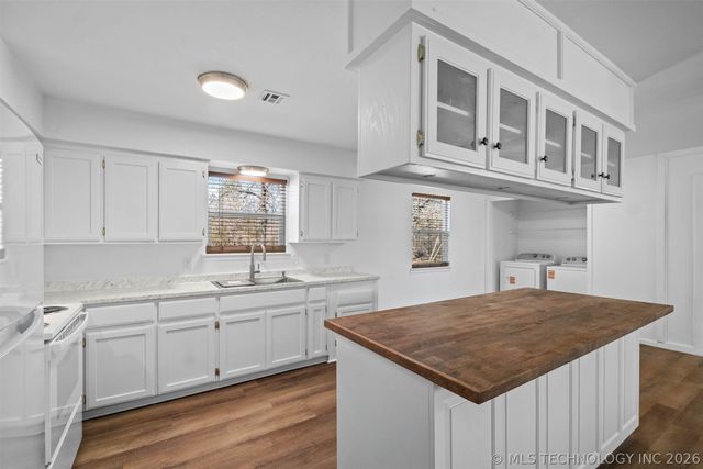 15359 N Medlin Road, Hulbert, OK 74441