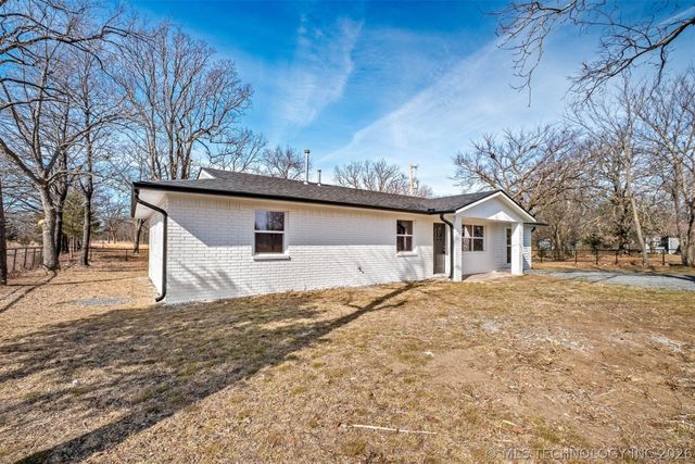 15359 N Medlin Road, Hulbert, OK 74441
