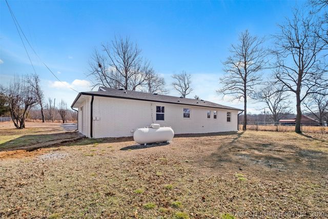 15359 N Medlin Road, Hulbert, OK 74441