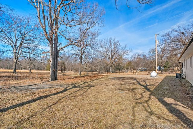 15359 N Medlin Road, Hulbert, OK 74441