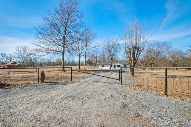 15359 N Medlin Road, Hulbert, OK 74441