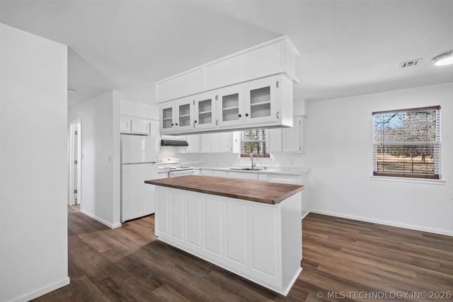 15359 N Medlin Road, Hulbert, OK 74441