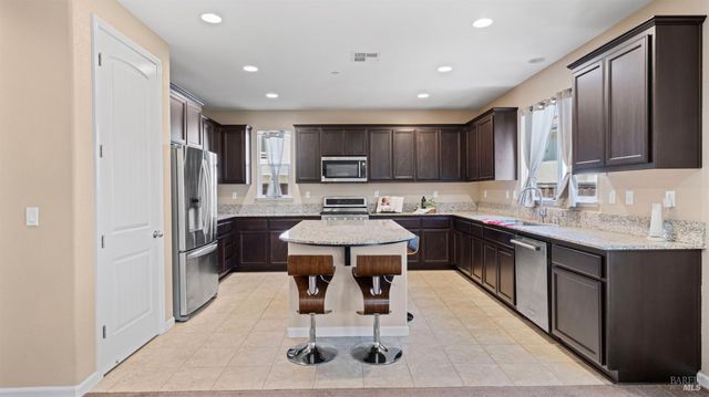 2197 Yellow Rose Cir, Fairfield, CA 94534