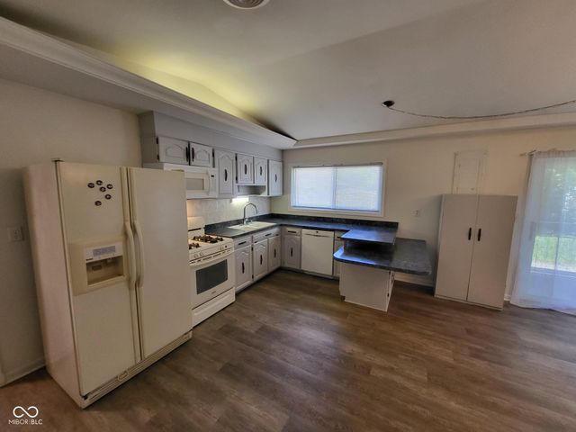 2824 Centre Parkway, Indianapolis, IN 46203