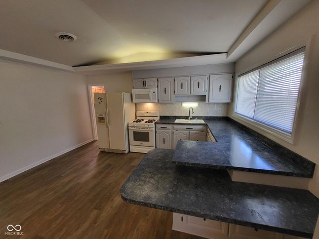 2824 Centre Parkway, Indianapolis, IN 46203