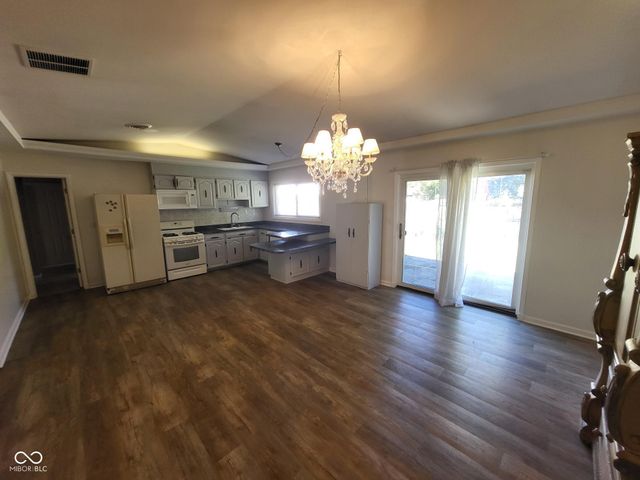 2824 Centre Parkway, Indianapolis, IN 46203