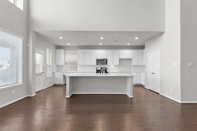 29650 Kynndal Shore Drive, Spring, TX 77386