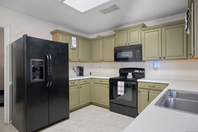 15831 Walnut Creek Dr, San Antonio, TX 78247